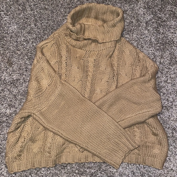 Cropped yellow knit turtleneck - Picture 1 of 2